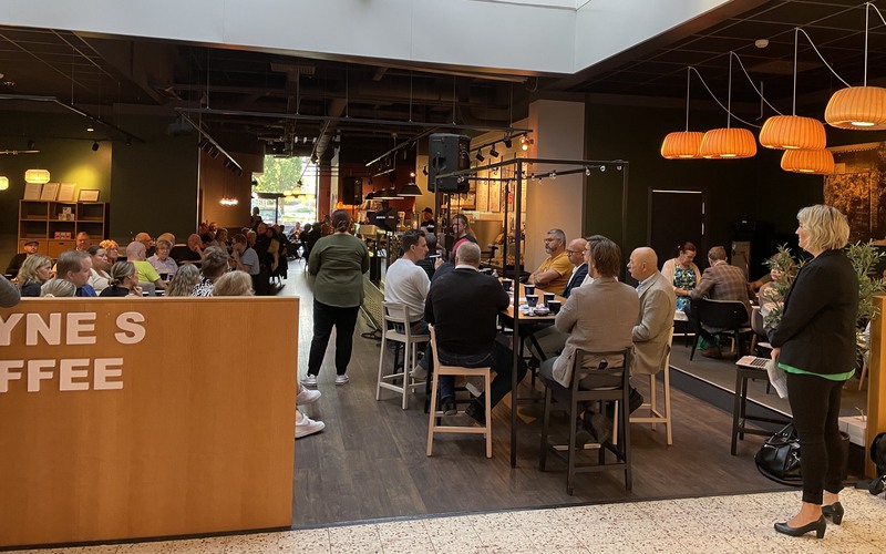 Bilden är tagen på en företagarfrukost på Waynes i september 2023