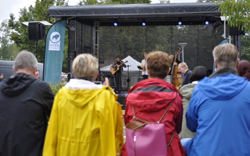 Jackorna åkte på i det lite ostadiga vädret. Foto: Erica Hallgren